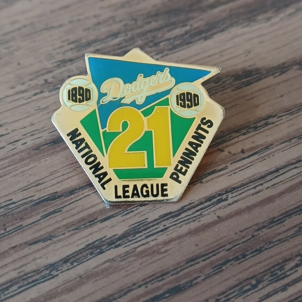 1990 Dodger 100th Unocal pin
